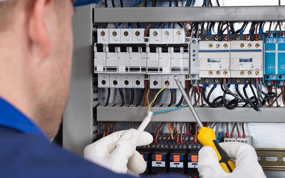 technicien électricien Paris 4